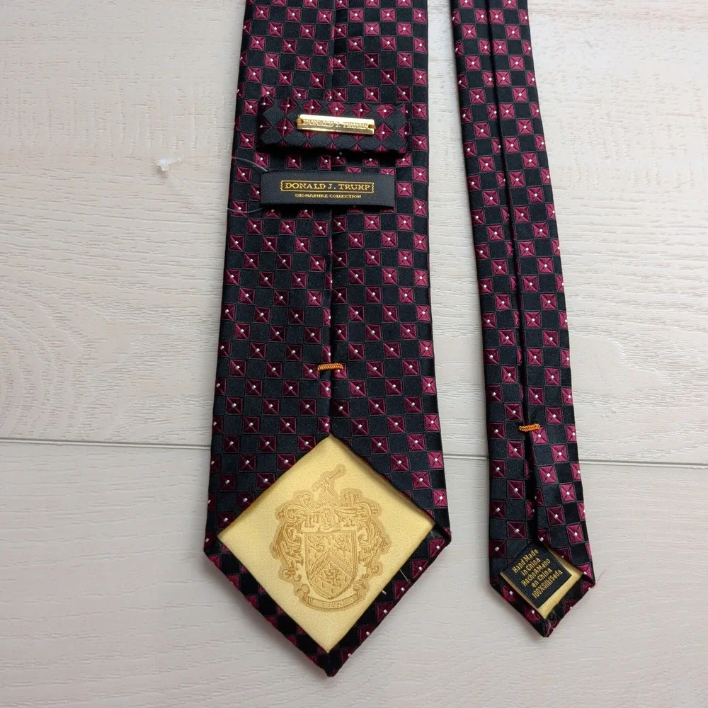 Donald J Trump Signature Collection Silk Tie Black Red Geometric Hand Made